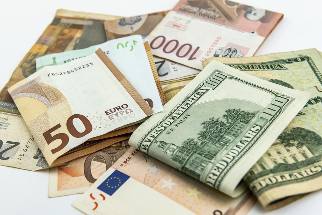 Recession Risk 2025: A mix of global currencies. U.S. dollars, euros and yen reflects the interconnected nature of today’s economy.